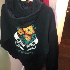 a  women hoodie size large brand no hours